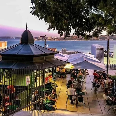 Vila Besthomestay- *