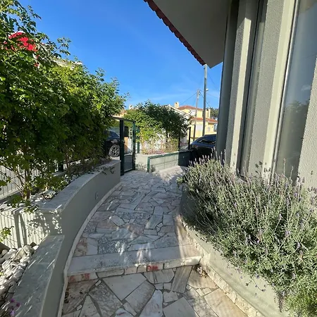 Villa Besthomestay- *